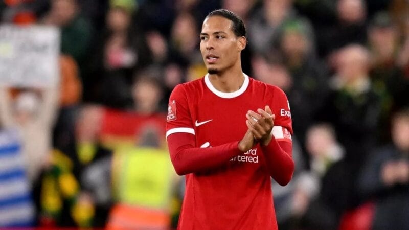 Van Dijk chưa vội quyết tương lai vì Jurgen Klopp