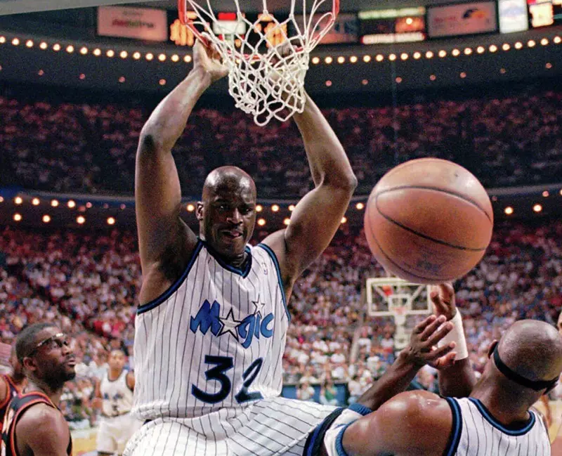 Orlando Magic treo áo số 32 của Shaquille O'Neal