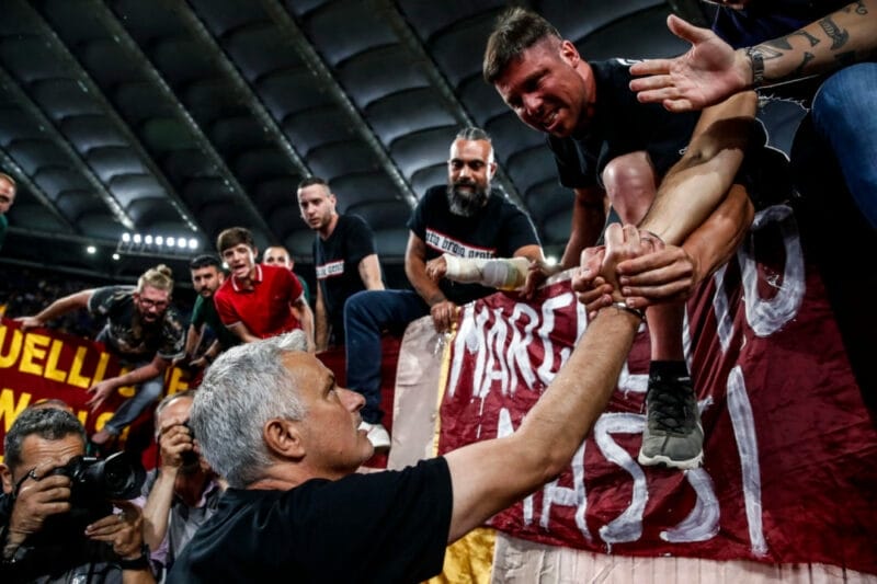 Mourinho được các fan yêu mến