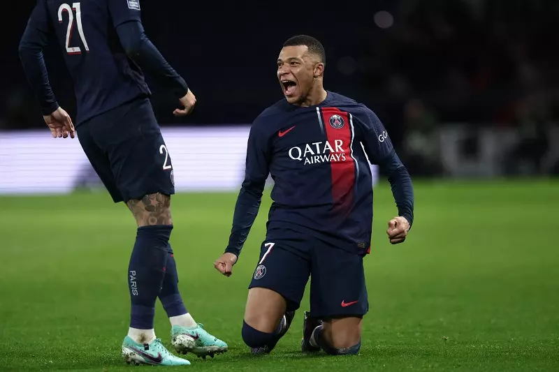 Kylian Mbappe ghi bàn trước khi hiệp một khép lại.