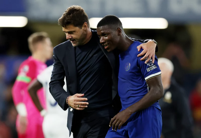 HLV Pochettino ra sức bảo vệ Caicedo