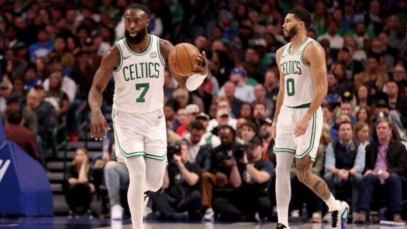 Brown và Tatum rực sáng trong chiến thắng của Celtics