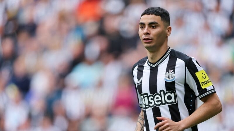 Almiron quyết bám trụ ở Newcastle