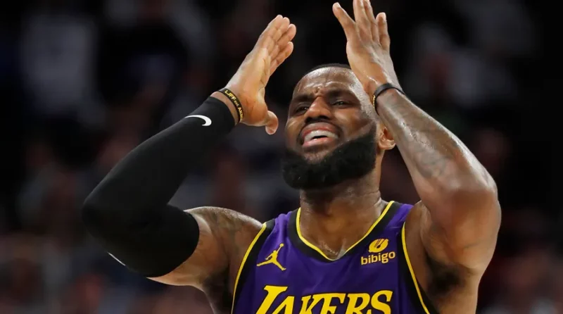 Lakers không thể mãi quá phụ thuộc vào LeBron James