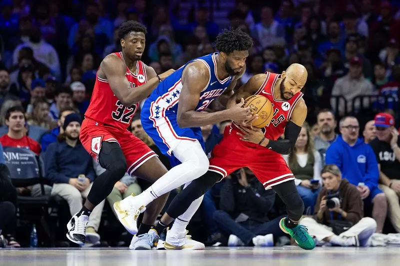 Embiid giúp 76ers hạ Chicago Bulls trong ngày trở lại