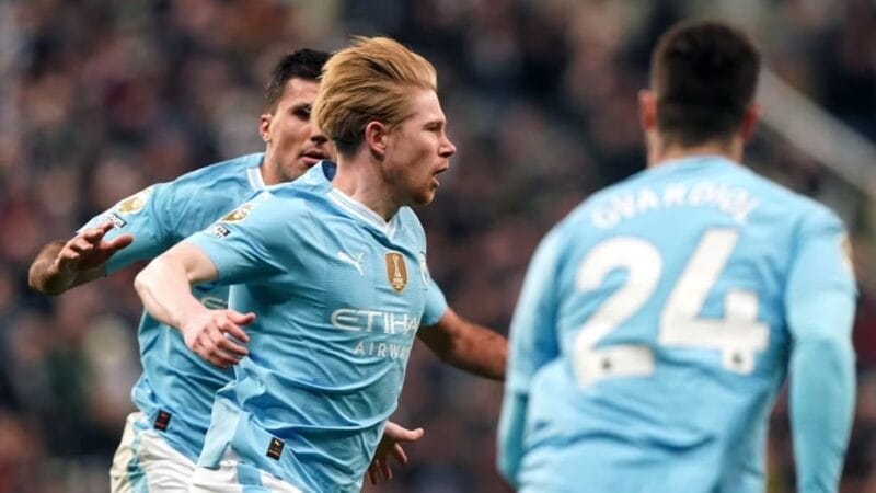 De Bruyne ghi bàn gỡ hòa trong trận thắng Newcastle