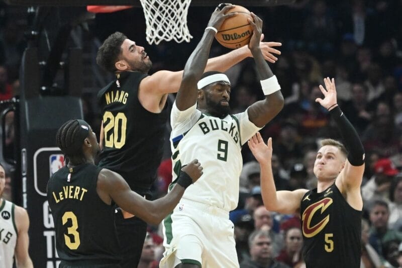 Không có Giannis, Bucks dễ dàng nhận thất bại