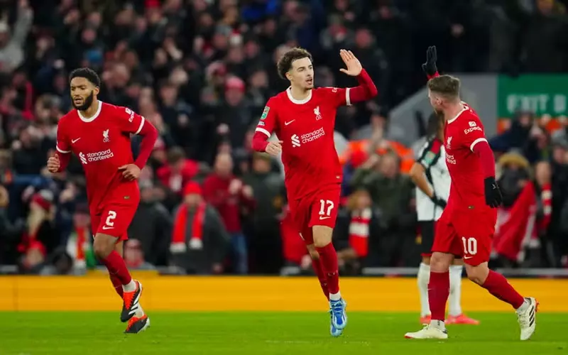 Liverpool lội ngược dòng trong hiệp 2.