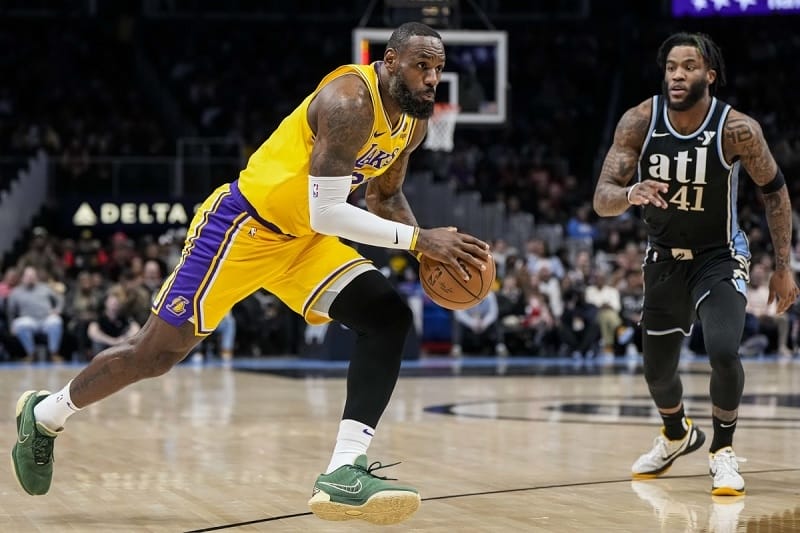 LeBron và đồng đội một lần nữa nhận thất bại