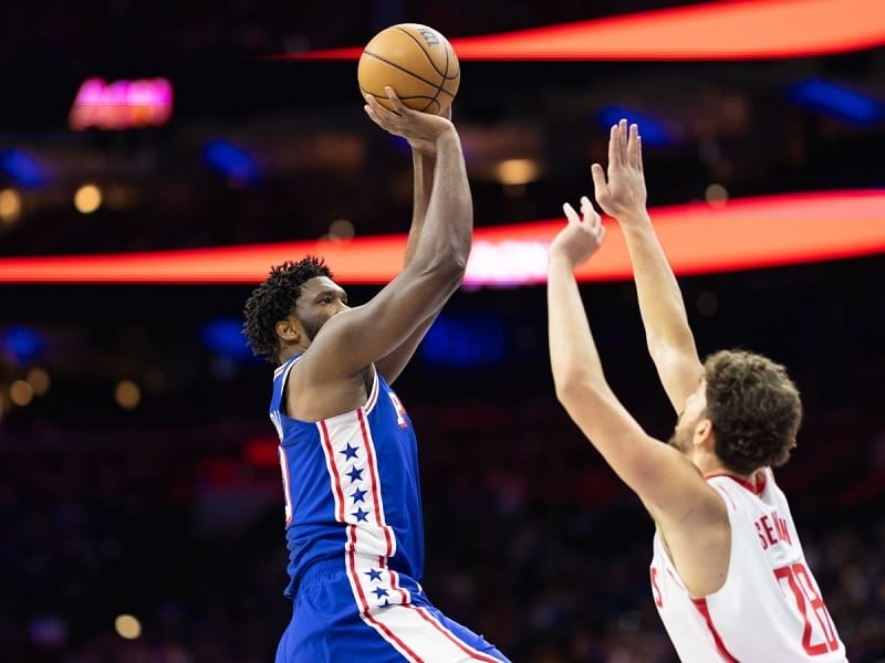 Embiid tái xuất ấn tượng