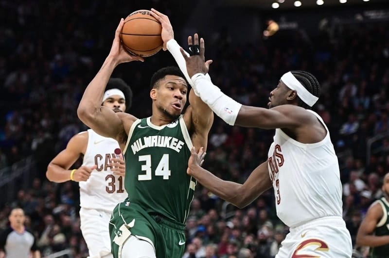 Bucks đánh bại Cavaliers