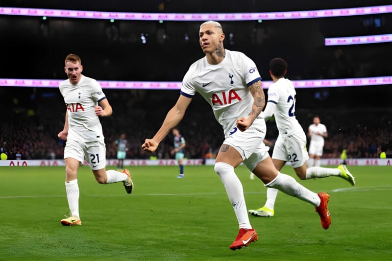 Tottenham đã áp sát top 3.