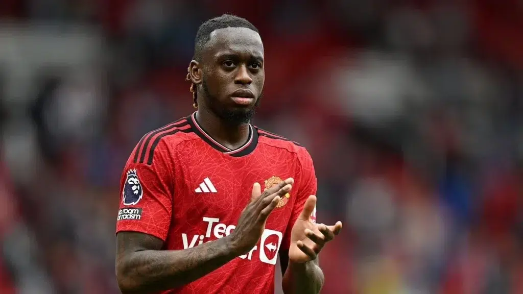 Man United gia hạn hợp đồng với Wan-Bissaka thêm 1 năm