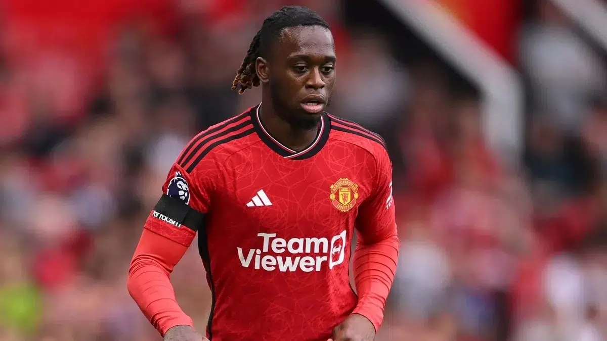 Man United quyết định giữ chân Wan-Bissaka giữa cuộc thanh lọc