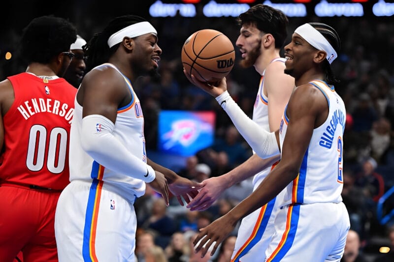 Oklahoma City Thunder hủy diệt Portland Trail Blazers với tỉ số khó tin.