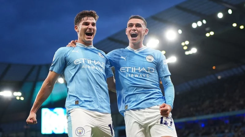 Julian Alvarez và Phil Foden đang thi đấu cực tốt