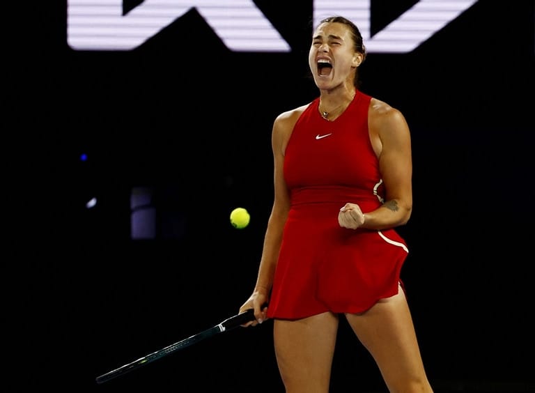 Aryna Sabalenka tỏ ra quá vượt trội trước đối thủ Zheng Qinweng.