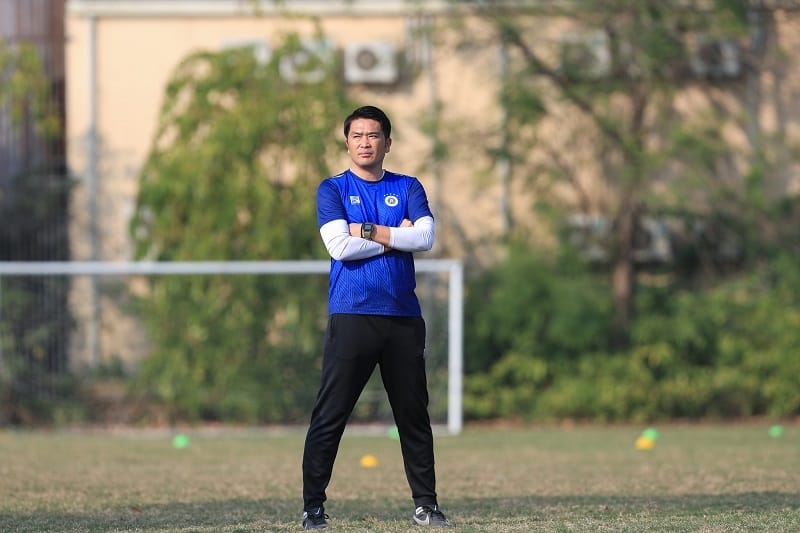 HLV Daiki Iwamasa có màn ra mắt không thuận lợi (Ảnh: Hanoi Football Club).