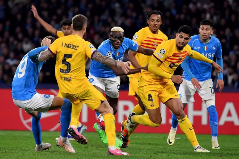 Napoli cầm hòa thành công Barca 