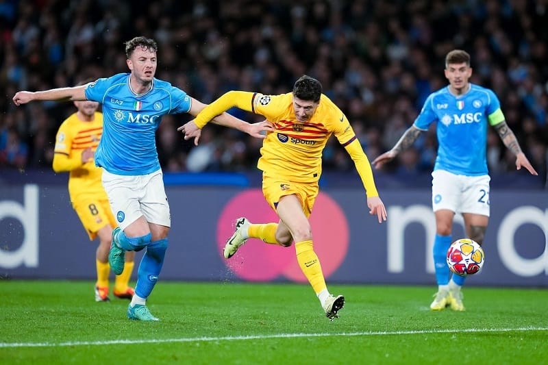 Napoli và Barcelona bất phân thắng bại sau trận lượt đi.