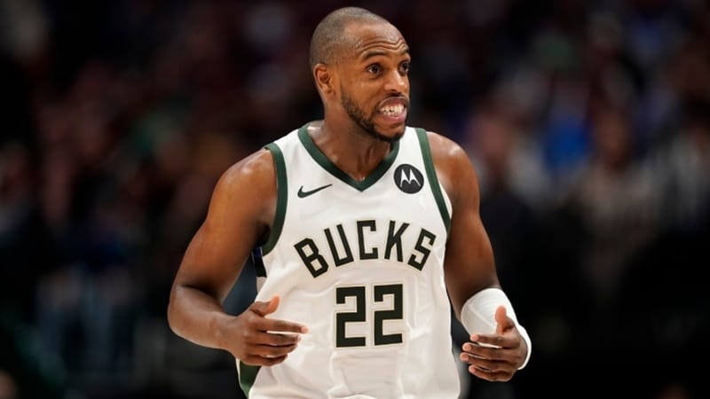 Middleton khiến Bucks đau đầu.