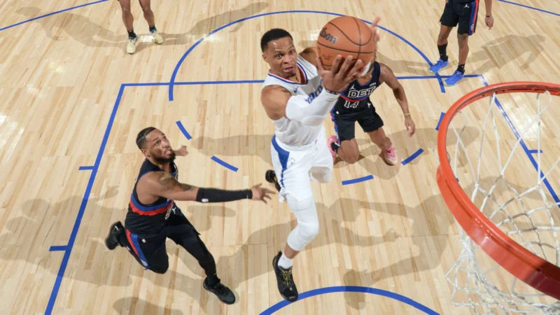 Khoảnh khắc Russell Westbrook ghi điểm thứ 25.000 tại NBA.