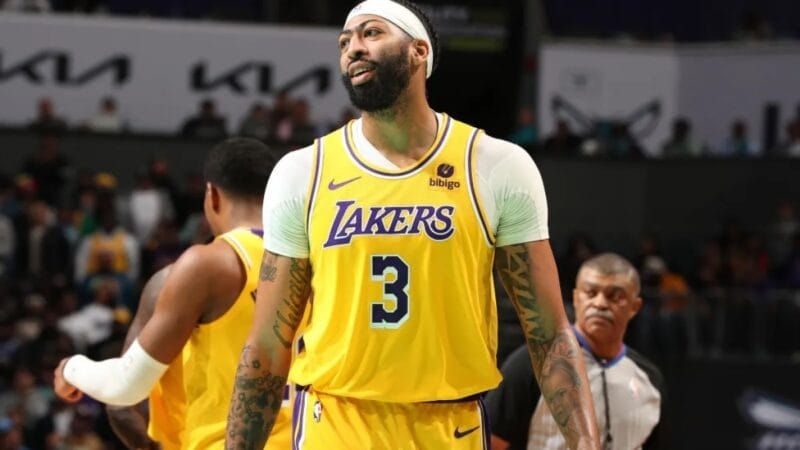 Hạ gục Hornets, AD bùng nổ với Triple-Double lịch sử