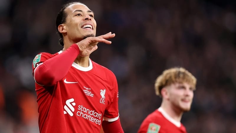 Van Dijk đã tỏa sáng vào phút cuối