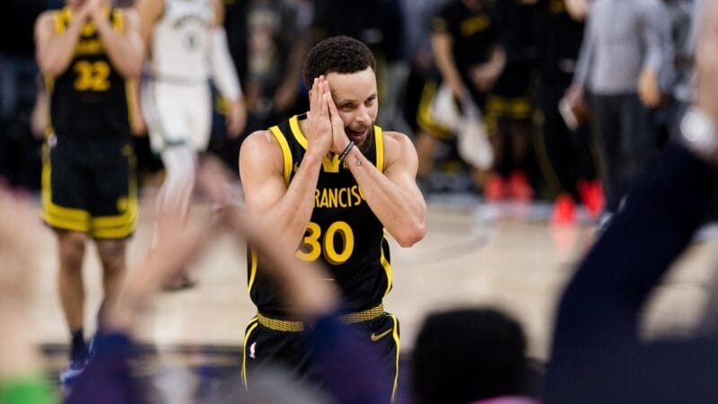 Stephen Curry lập nhiều kỷ lục ném 3 điểm tại NBA