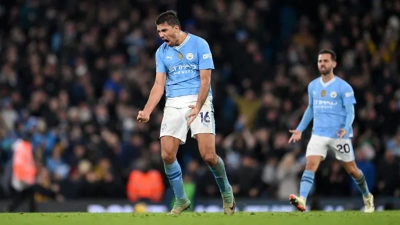 Rodri giúp Man City thoát thua.