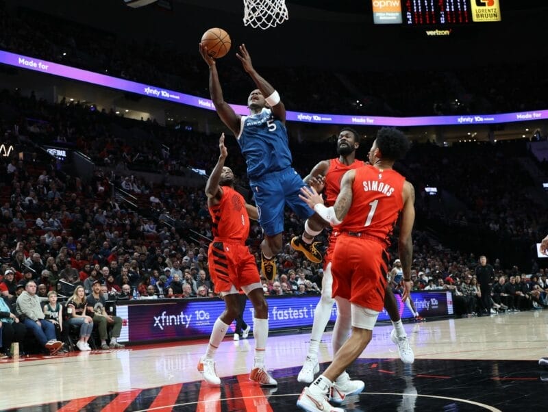 Timberwolves nối dài mạch thắng.