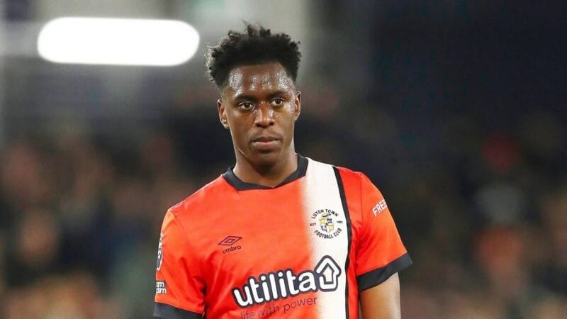 Sambi Lokonga thi đấu dưới dạng cho mượn tại Luton Town