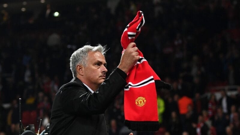 Mourinho là một trong số ít HLV mang danh hiệu về cho MU