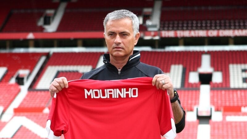 HLV Mourinho từng mang danh hiệu về M.U thời hậu Sir Alex