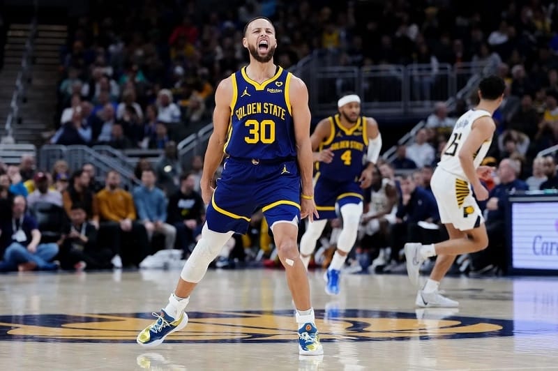 Curry có nhiều quả 3 điểm nhất