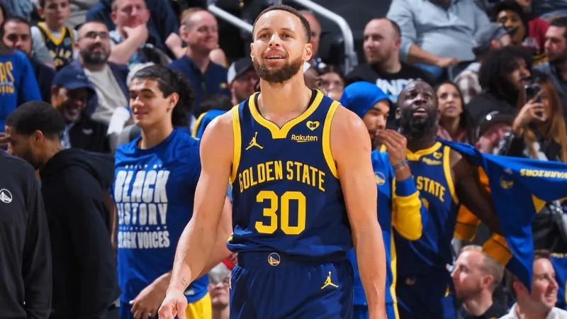 Stephen Curry đã giúp Warriors lột xác như thế nào?