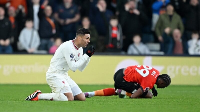 Casemiro may mắn thoát thẻ vàng thứ hai trước Luton