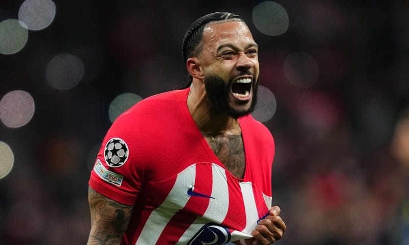 Memphis Depay trở thành người hùng của Atletico Madrid.