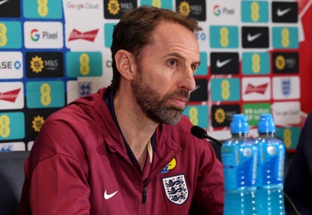 Southgate phủ nhận mọi tin đồn với Man United