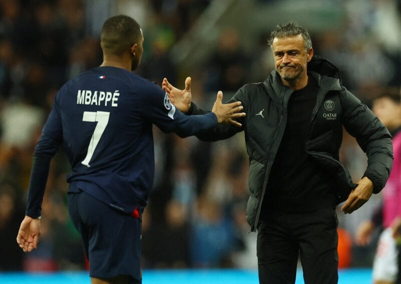 HLV Enrique liên tục úp mở về tương lai Mbappe