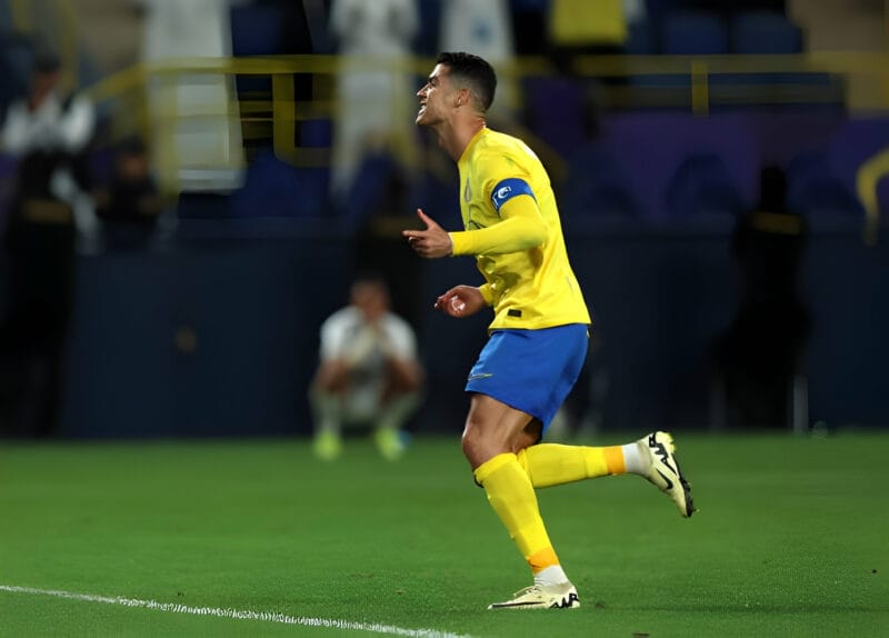 Cristiano Ronaldo đưa Al Nassr trở về từ cõi chết.