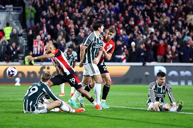 Kết quả bóng đá Brentford vs Man United: Phút bù giờ kịch tính, Quỷ đỏ ôm hận đáng tiếc