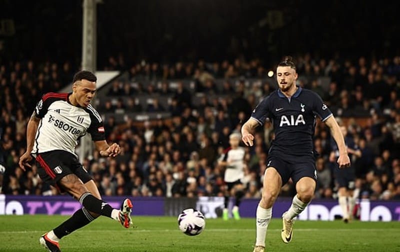 Fulham nhấn chìm Tottenham.