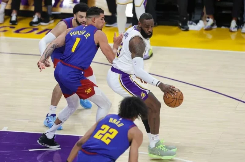 Lebron James cán mốc 40.000 điểm tại NBA