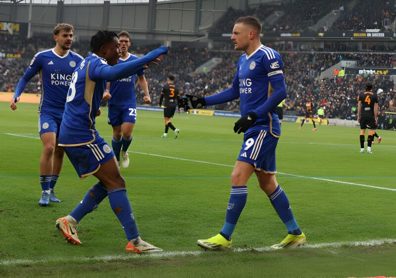 Leicester đang cố gắng phản kháng lại Ngoại hạng Anh và EFL (Ảnh: Getty).