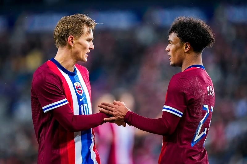 Odegaard và Bobb là đồng đội tại tuyển Na Uy