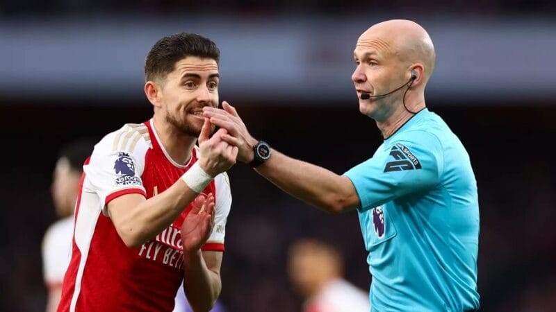 Trọng tài Anthony Taylor sẽ bắt chính trận Man City vs Arsenal cuối tuần này