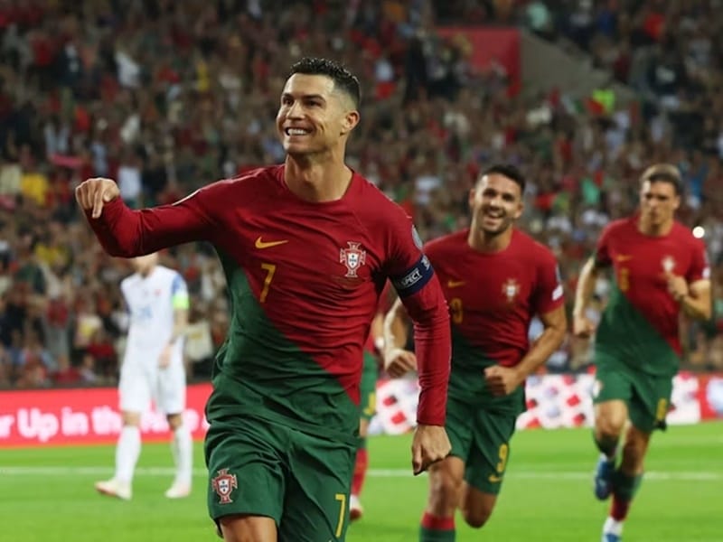 Ronaldo vắng mặt ở trận Thụy Điển.