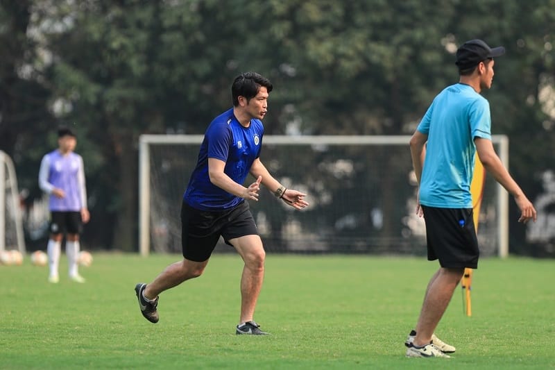 HLV Daiki Iwamasa muốn các học trò thi đấu tập trung hơn (Ảnh: Hanoi Football Club).