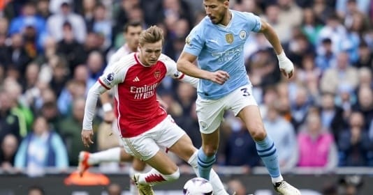 Odegaard đã chơi rất nỗ lực trong các pha phản công của Arsenal 